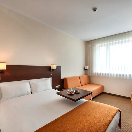 Desilva Katowice Airport Готель Піжовіце