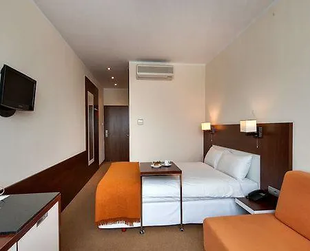 Desilva Katowice Airport Hotell
