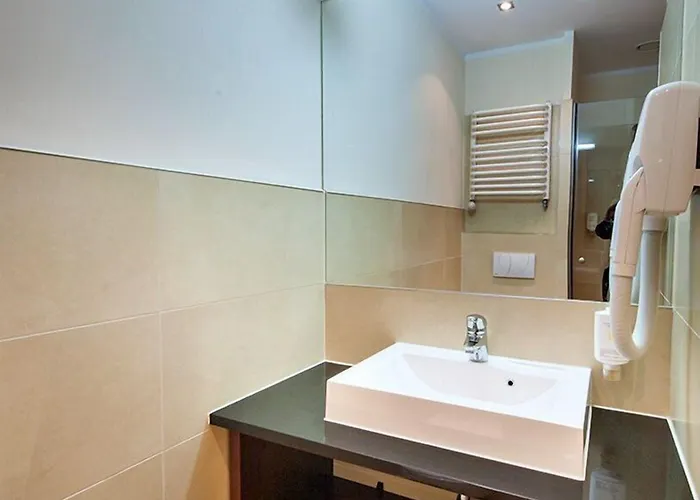 Desilva Katowice Airport Hotell